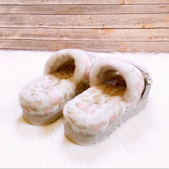 UGG Fluffita Panther Print Sheepskin Platform Slides In White - Picture 2 of 8